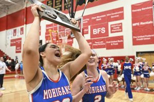 Lily Jordan leads MHS past rival University, back to state tournament